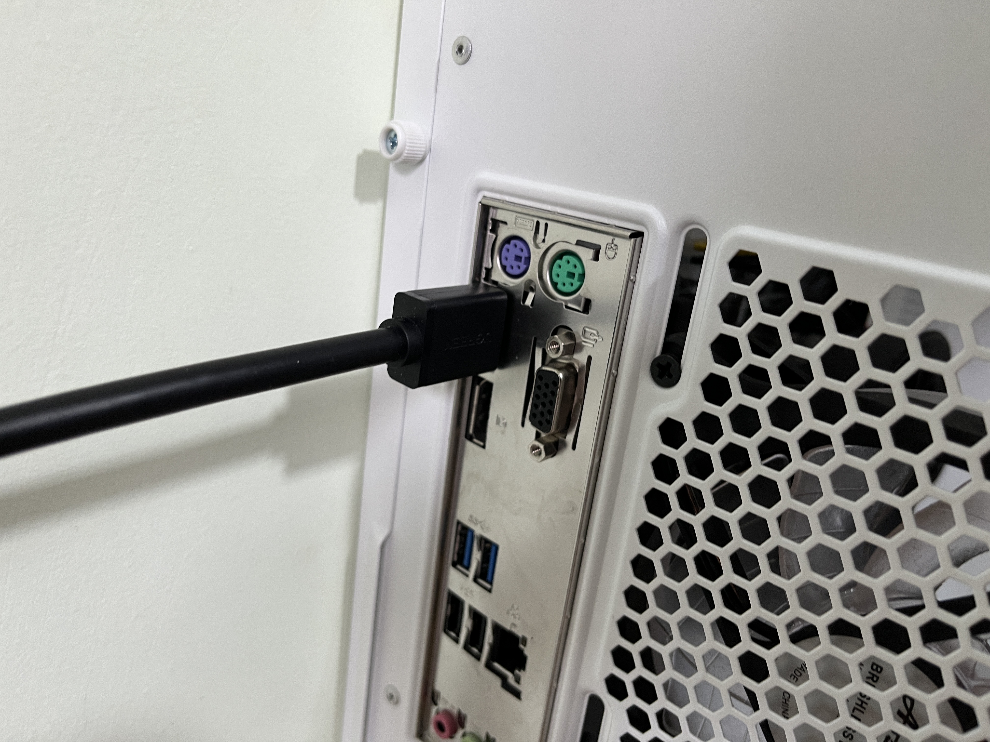 Connect_HDMI_cable_1